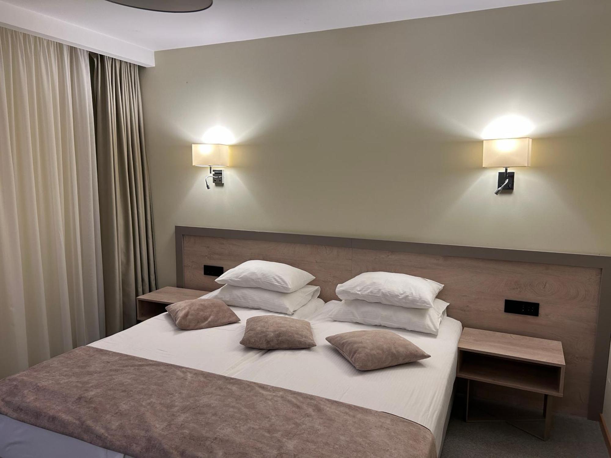 Hotel Siesta Uzice Ngoại thất bức ảnh