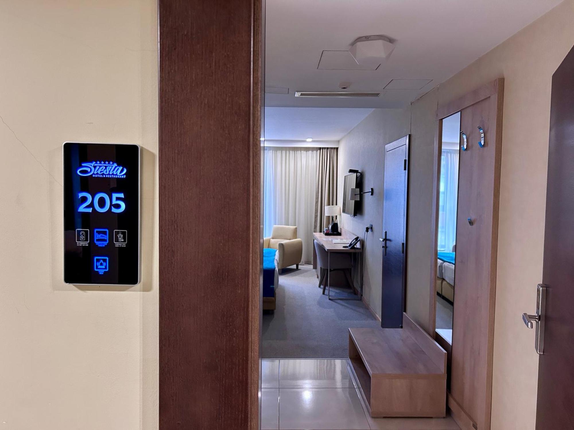 Hotel Siesta Uzice Ngoại thất bức ảnh